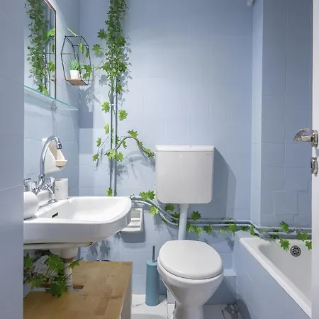 Beautiful Apartment, Next To Metro. Apartment Athens