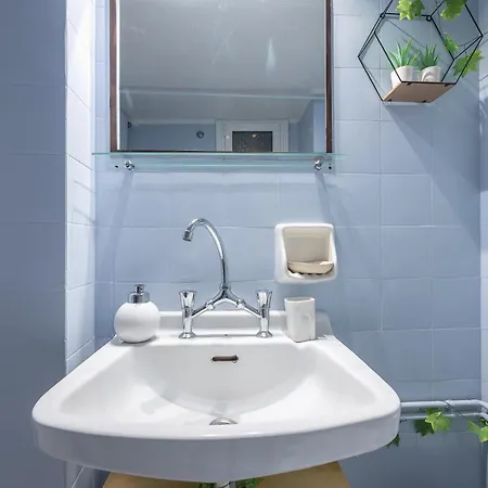 Beautiful Apartment, Next To Metro. Apartment Athens