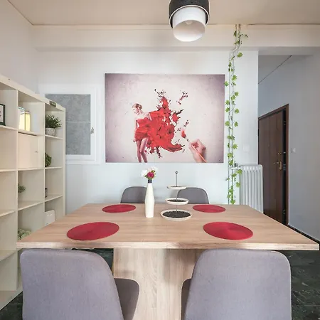 Beautiful Apartment, Next To Metro. Apartment Athens