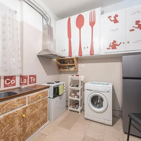 Beautiful Apartment, Next To Metro. Athens